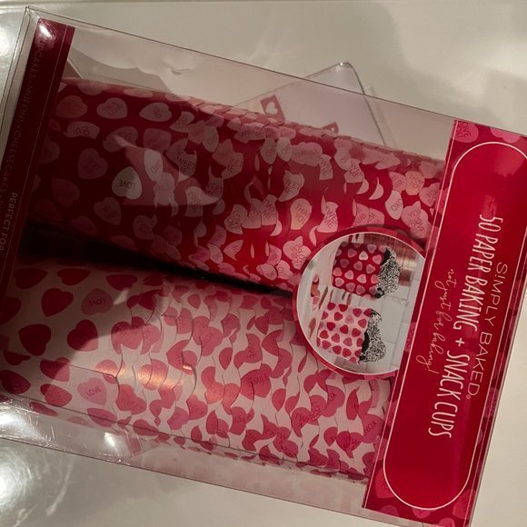 Cupcakes or Baking Cups for Small Cakes (100/Heart-Themed)(new) (party supplies) - Picture 11 of 14